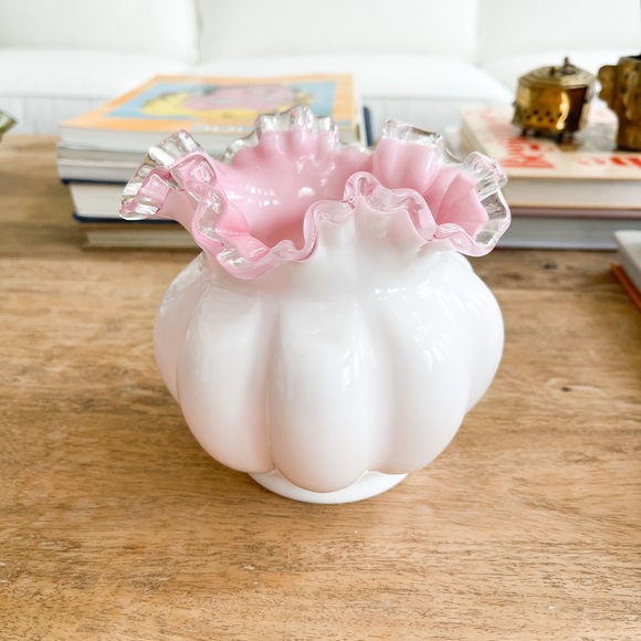 Fenton Vase. Inside is light pink. - Picture 4 of 10